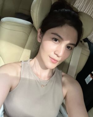 Denira Wiraguna Instagram - Gimana weekend nyaa?🤏🏻
