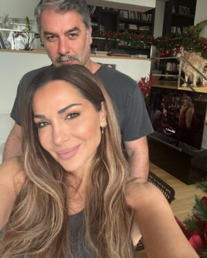 Despina Vandi Instagram - Καλά Χριστούγεννα με αγάπη!!!
#merrychristmas #love #family #home