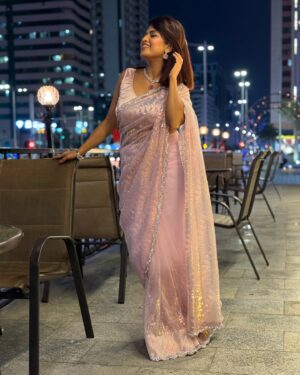 Dhamnashree Kadgaonkar Instagram - Leheraying Sari in Abu Dhabi …

Thank u @dhanwinrestaurant for inviting me..
It was lovely being there .. 

Beautiful Sari and blouse by @sgcreation_pune 
Jewellery @jizajewellerystudio 
Captured by @sjlivedubai_sagarjadhav 

#dhanashrikadgaonkar #abudhabi #eventlife #event #sariinabudhabi