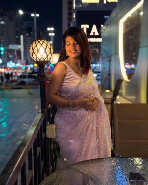 Dhamnashree Kadgaonkar Instagram - Leheraying Sari in Abu Dhabi …

Thank u @dhanwinrestaurant for inviting me..
It was lovely being there .. 

Beautiful Sari and blouse by @sgcreation_pune 
Jewellery @jizajewellerystudio 
Captured by @sjlivedubai_sagarjadhav 

#dhanashrikadgaonkar #abudhabi #eventlife #event #sariinabudhabi