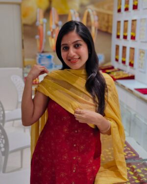 Dhanalakshmi Saminathan Instagram - Soul full of Sunshine ✨💕

#instagood #december #trend #love #tamil #instagram #newsanchor #dhanasaminathan