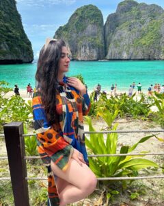 Actress Diana Khan HD Photos and Wallpapers February 2025