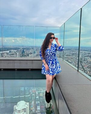 Diana Khan Instagram - A view 🥂