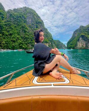 Diana Khan Instagram - Sun kissed and island blissed 🇹🇭🏝️❤️‍🔥