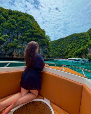 Diana Khan Instagram - Sun kissed and island blissed 🇹🇭🏝️❤️‍🔥