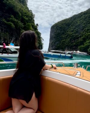 Diana Khan Instagram - Sun kissed and island blissed 🇹🇭🏝️❤️‍🔥