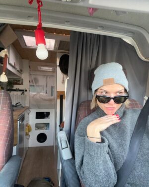 Diana Nicolau Instagram - Sou do Hipocampo 
🚐🌳🍂🍁🐚🌻🌎

#vanlife