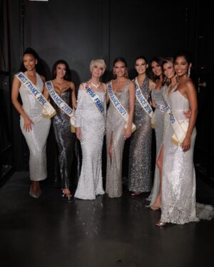 Diane Leyre Instagram - Nous sommes prêtes à accueillir une nouvelle petite sœur, et vous ??? 👑