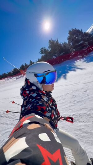 Dilara Kurtulmuş Instagram - Erzurumda geçen bir gün⛷️❄️🤍 Çook güzeldi🫶🏼

#reklam