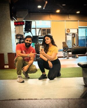 Dimple Hayathi Instagram - ITS a happy post 😊 .. 
Been 25 days Started my fitness journey again with this year being difficult with health going over a roadie for a while, then going through 3 months of bed rest over a major surgery constant and frequent visits to hospital has been a ride, having terrible hormonal imbalances led me gain a good amount of unhealthy weight which created a lot of inflammation and training wrong and getting my body strained with( shoulder pain, ankle pain , right side lower back pain) and lots of stiffness and Skin breaking out and what not uff quite a roller coaster .. but it’s important to know even a regular healthy person can go wrong at some point constant track of health is quite a asset these days .. 
I’m happy that i have started taking care of my health with @kuldepsethi and @ssumindersethi 
Where he takes care of mobility  and my pain has already reduced by 70% and good healthy diet to reduce inflammation and I’m back to normal again . Being an actress it takes courage to put it out in public but I’m sure that might help someone out there who’s been dealing with themselves and courage to open up .. I wish im at-least taking one step to inspire you’ll back at it .
Will update you guys with more  as my progression happens.
Love you guys , and let’s welcome this new years with bang 💥. #2025