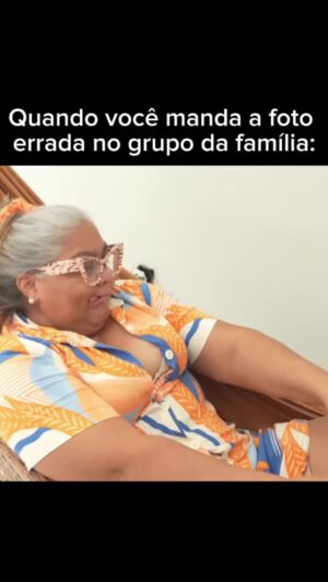 Dinah Moraes Instagram - Foto errada no grupo da familia! #humor