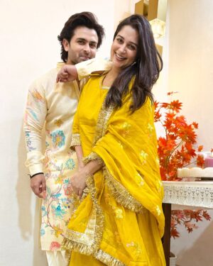 Dipika Kakar Instagram - Shoaika ki taraf se sabko Happy Diwali 🤗❤️

#happydiwali