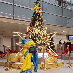 Dipti Rekha Padhi Instagram - Some snaps from today's morning at Delhi airport for the 1st show of the year 2025 at Delhi's famous 
Hauz Khas Shri Jagannath Mandir🙏
Feeling extremely positive  for such a divine beginning of the year❤️🙏
🙏Jay Jagannath🙏
