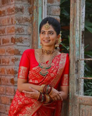 Disha Madan Instagram - ♥️ throwback to the promo shoot we did for Lakshmi Nivasa!

Photography : @chethanbasavaraju 
Styling, Outfit, Jewellery : @rajeshshetty.official
