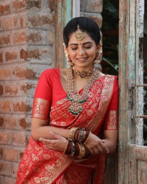 Disha Madan Instagram - ♥️ throwback to the promo shoot we did for Lakshmi Nivasa!

Photography : @chethanbasavaraju 
Styling, Outfit, Jewellery : @rajeshshetty.official