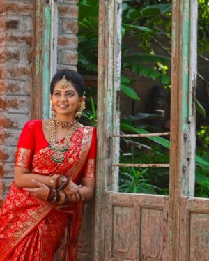 Disha Madan Instagram - ♥️ throwback to the promo shoot we did for Lakshmi Nivasa!

Photography : @chethanbasavaraju 
Styling, Outfit, Jewellery : @rajeshshetty.official