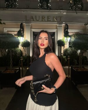 Dita Istrefi Instagram - Paris je t’aime ❤️ @laurent_restaurant