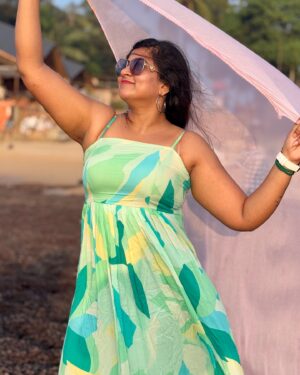 Divya Bharathi Vetrivel Instagram - 🌊𝗚𝗼𝗮: 𝗪𝗵𝗲𝗿𝗲 𝘁𝗵𝗲 𝘀𝘂𝗻, 𝘀𝗲𝗮, 𝗮𝗻𝗱 𝘀𝗲𝗿𝗲𝗻𝗶𝘁𝘆 𝗰𝗼𝗺𝗲 𝘁𝗼𝗴𝗲𝘁𝗵𝗲𝗿 🌊🌤️

#goabeach #goa #goadiaries #goatourism #goavibes #beach #india #travel #goatrip #goan #southgoa #goalife #goatravel #travelphotography #beachlife #travelgram #instagood #instagram #panjim #photography #goaindia #nature #bagabeach #goabeaches #sogoa #travelblogger #love #nivashinidivya #nivashini_ma #frankapannuvom