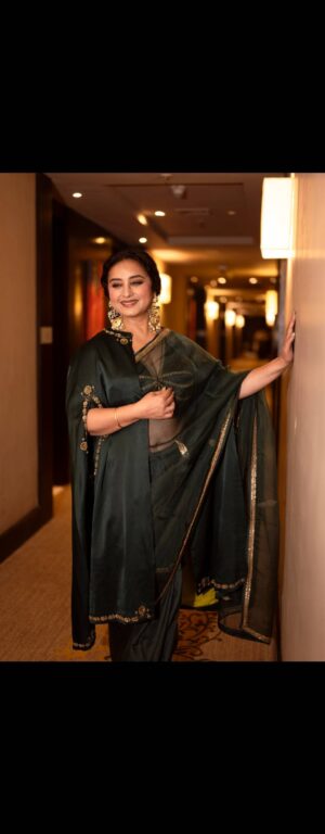Divya Dutta Instagram - Moods n more..
Outfit @raw_mango 
Pic courtesy @chitrdev.in 
Makeup @richie_muah 6
 Audio courtesy @yasrarizvi 
@wearmanto 
 Styled by @jinalpnagda 
 Jewellery @womencode.in