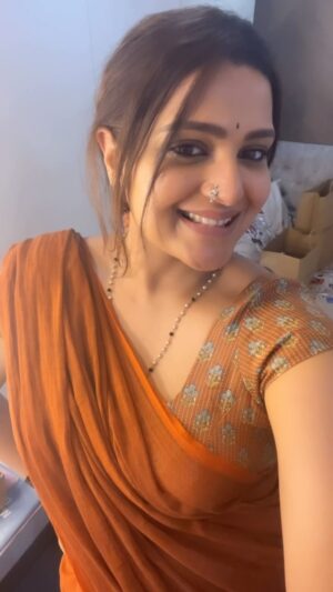Divya Pillai Instagram - What I love about being an actor is that for a brief moment I allow myself to feel and experience being someone else.. & as I clock in 9 years since I began my journey as an actor, it still fascinates me! Here I am just enjoying being Rajini! ❤️ n my lovely Sathya Akka joining me! 
Stephen & Akka are my pillars at shoot! They keep me sane! 
#forevergrateful 🙏🏼