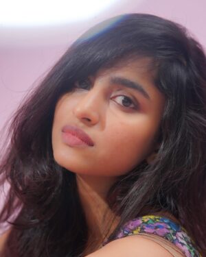 Divya Sripada Instagram - Handle with Care. 💝

Photo by @vchitralu 📸