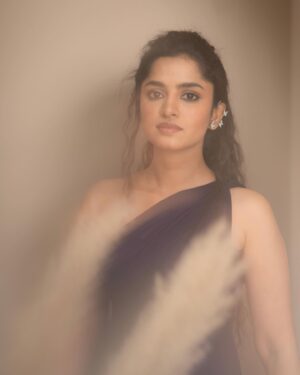 Divya Sripada Instagram - She woke up and chose Purple! 💜

Managed by @thekloutoffl 
Outfit & Styling @dharaniganesanofficial 
Photography @its_surean 
Mua @rekhamakeups 
Hair @jenifer_hair_stylist_official