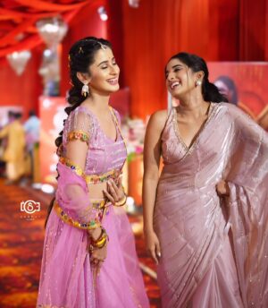 Divyadisha Mohanty Instagram - Empowered women , empower women ✨💪

What an incredible journey from learning Odissi together in the same academy , travelling out of state for Odissi to acting in the same industry ,performing duet across country as leads ,and in award shows 🤩🫶

Cheers to this bond 😌🥂

📸 @subratclickz