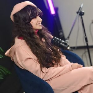 Dolly Shaheen Instagram - زي القمر حبيبة قلبي ... فخورة فيكي كتير.... اوي بودكاست اعمله مع بنتي الاحلى من القمر... يقبرني قلبك وجمالك وثقافتك وادبك وطيبتك وكل شي فيكي.... بحبك مووووووووووت
 to the moon and back I love u bb @_nrxshyn