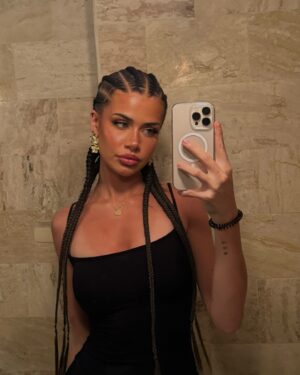 Dominique Alagia Instagram - 🌸🍉🌺🌞🏖️
safe place