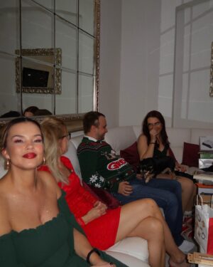 Dominique Alagia Instagram - šťastné a veselé od Alagiaovců ❤️🎄
jsem vděčná.