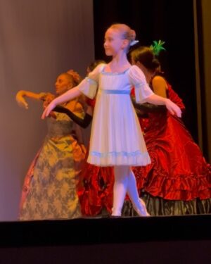 Dorit Kemsley Instagram - Feeling so proud and in awe watching my sweet Phoenix in her Nutcracker performance. Knowing all the hard work, passion, and dedication she’s poured into this makes it even more special. Such a proud mommy moment. ✨🩰 ❤️ @thegrandacademyofballet