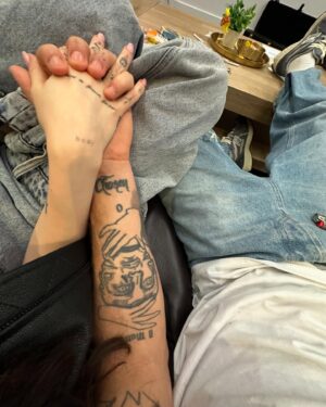 Dove Cameron Instagram - fastest year of my life. i only wish i met you sooner. ti amerò per sempre
