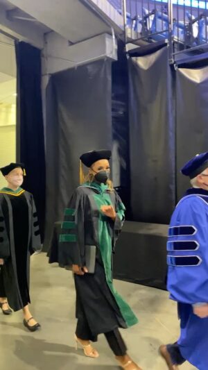 Dr. Contessa Metcalfe Instagram - #StartedFromTheBottom
.... then this happened 🏆 

I graduated from @slu_official med school in 2004 and I’m back on the stage 17 years later to give the #CommencementSpeech 📑

Wish my mother was here to see me walking with the Vice President and Deans of the medical school!  My career journey has been so enriching. 

If anyone told me as a graduating medical student that I would return to this same stage speaking words of encouragement to the future doctors of the world, I wouldn’t have believed that a girl from Kansas City, Missouri, the middle child of teen parents, would be selected from all the distinguished leaders in the 🌎 to do so. 

This is evidence that God’s vision for one’s life is bigger, brighter and bolder than our wildest dreams💕

#SLUSOM Thanks for the honor! I tried to keep it short but I had a lot to share!
#commencementspeaker
#DrContessa #NeverGiveUp

🎥 @drscottmetcalfe thank you 🥰

#commencement #Slu #SluSOM #grateful #fullcircle #ButGod #MD #YouAreWorthy #speaker I’m certainly #notthebestbutgoodenough so #dontevergiveuponyourdreams #dontgiveuponyourself #YouareENOUGH

#Married2med #marriedtomedicine #HauteDoc #DrContessa #bravotv #MD