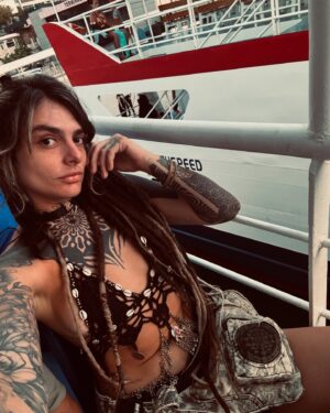 Dread Hot Instagram - Que 2025 me traga mais viagens, mais destinos e mais histórias incríveis 🫶🏻 VAI TER DREAD NA ESTRADA!!! Querem vlogs? 🥹
.
.
.
.
.
.
.
#explorar #criadoradeconteudo #viral #fyp #tbt #dread #viagem #trip #vlog