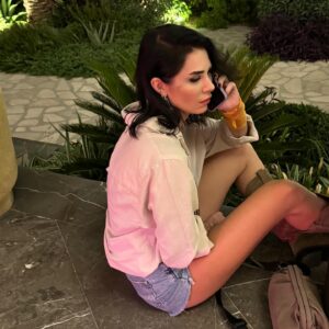 Duygu Şen Instagram - Sürünüyorum:))