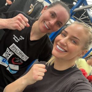 Ebanie Bridges Instagram - Can’t wait to be up to no good in the ring again💪 #BlondeBomber #boxing