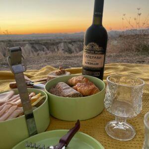 Ece Uslu Instagram - Cappadocia 
with friends & georgian wine & sundown 🎈