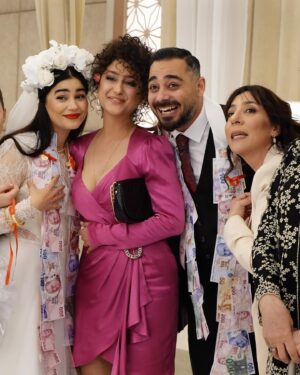 Ecem Erkek Instagram - Güzel Günler özlenmiş belli . Dün video paylaşınca dmşov yapmışsınız . O zaman size hiç görmediğiniz foti ve videoları sunmayı borç bilirim . Özlem giderin ( giderelim) . Sizi çok özledim bu arada cicozlar 🥰😍