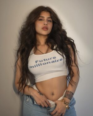 Edin Rose Instagram - face card got no spending limit 💁🏻‍♀️