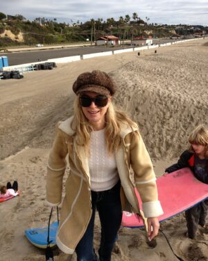 Eileen Davidson Van Patten Instagram - Whoa! Scrolling through some old photos! I miss these days! Sand sledding and ice skating days.
😥🎄💋