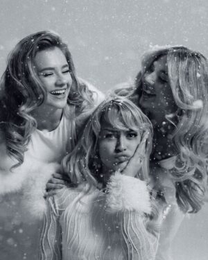 Ekaterina Adushkina Instagram - Ваши снегурочки 💋❄️ 

ph @ermuzevichphoto 
muah @anna__grigorovich @kseniya_shestopalova_ @vallerisha 
style @esliichto
style assistant @stassi_sskk @natashaakoo 
special thanks @2mimor & @katyasafon