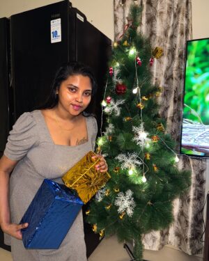 Elakkiya Instagram - Happy Christmas to all 🎄✨♥️

#elakkiya#happychristmas
