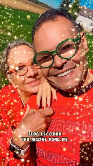 Elba Escobar Instagram - Feliz Navidad con Elba Escobar.
Les cuento que esto lo grabamos en el mes de Agosto cuando fuimos a presentarnos con @jhonniegriffin en Ohio.
Pero le dije a mi amada @elbaescobar que lo iba a publicar en diciembre porque no sabíamos si nos íbamos a ver este año 2024 otra vez. Pues gracias a Dios si nos vimos dos veces más. Pero ajá, aquí está mi video. En nombre de Elba y el mío “Feliz Navidad” 🎄