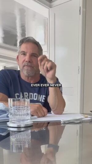Elena Lyons Instagram - Pranking @grantcardone with @realsabrinacardone 🫣
