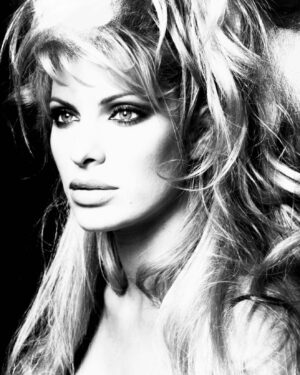 Eleni Menegaki Instagram - Λίγο πριν το τέλος του χρόνου είπα να γυρίσω κι εγώ τον χρόνο πισω ! Δε θυμάμαι ακριβώς ποτε , νομίζω 15-20 χρόνια πριν και μάλλον για το Nitro ! Μήπως κάποιος από εσάς θυμάται καλύτερα από εμένα ? #eleni