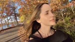 Eliza Dushku Instagram - Biking~ taking in the beautiful #Boston fall leaves = my peace & calm. If, like me, you’re feeling anxious about this week, try to remember to breathe and find moments of hope   joy 💚🍂