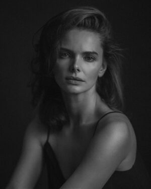 Elizaveta Boyarskaya Instagram - Сегодня мой День Рождения, я очень люблю этот день!  Люблю проводить этот день с близкими и друзьями.
Вообще я много чего люблю. Когда на улице целуются , когда мужчины подают дамам пальто , когда у бабушек на улице покупают цветочки , когда незнакомые люди говорят друг другу комплименты , люблю когда дети с радостью играют с особенными детками , люблю когда в метро уступают место пожилым людям , когда всем двором кормят уличных котов, когда в кофейне на стаканчике пишут доброе пожелание, когда соседи здороваются, когда водители пропускают друг друга на дорогах и благодарят мигая аварийкой,  когда после пикника увозят с собой мусор , люблю вежливость ,приветливость , тактичность, ответственность и доброту !!! 
В преддверии Нового Года хочу пожелать всем вам Добра,Радости и крепкого Здоровья!
 
Если кто -то хочет меня поздравить , обратите внимание на Фонд «Солнце» @sunfond , они чудесные , будет здорово, если Вам захочется помочь кому-то из их подопечных . Спасибо 🙏🏻 
Фото : @valentin_blokh ❤️🙏🏻