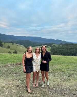 Ellyse Perry Instagram - 🍂 🪵🍁