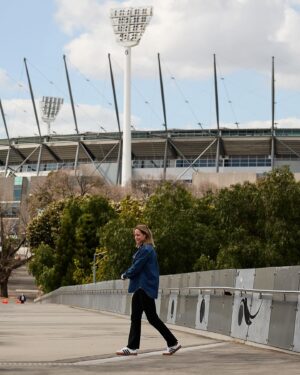 Ellyse Perry Instagram - Melbourne mornings with @ellyseperry 🏙️