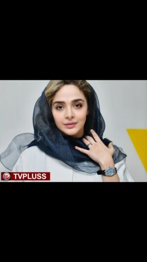 Elmira Dehghani Instagram - المیرا دهقانی:

💢 سیگار رو که از پاکت درآوردم، یکهو یادم افتاد پدرم داره نگاهم می کنه

💢 علیرضا کمالی در صدر همه ما بود؛ اصلا یک لِوِل دیگه داشت

💢 سیروان خسروی جزو آدم هاییست که کارش رو بلده و بیخودی اینقدر مطرح نشده 

💢 سینما شبیه یک دختر بسیار زیباست که آرزو می کنی تا آخر عُمر باهات زندگی کنه

💢 سینما و بازیگری یک لایف استایله، شُغل نیست

💢 تنها چیزی که من رو روی زمین سفت نگه می داره، بازیگریه

برنامه فیس تو فیس با اجرای شاهان شکیبا؛ کاری از گروه فرهنگ و هنر شبکه #تی_وی_پلاس
@elmiradehghani 

#بازیگر #المیرادهقانی #سینما #سیروان_خسروی #علیرضاکمالی #lifestyle #پدر #تئاتر